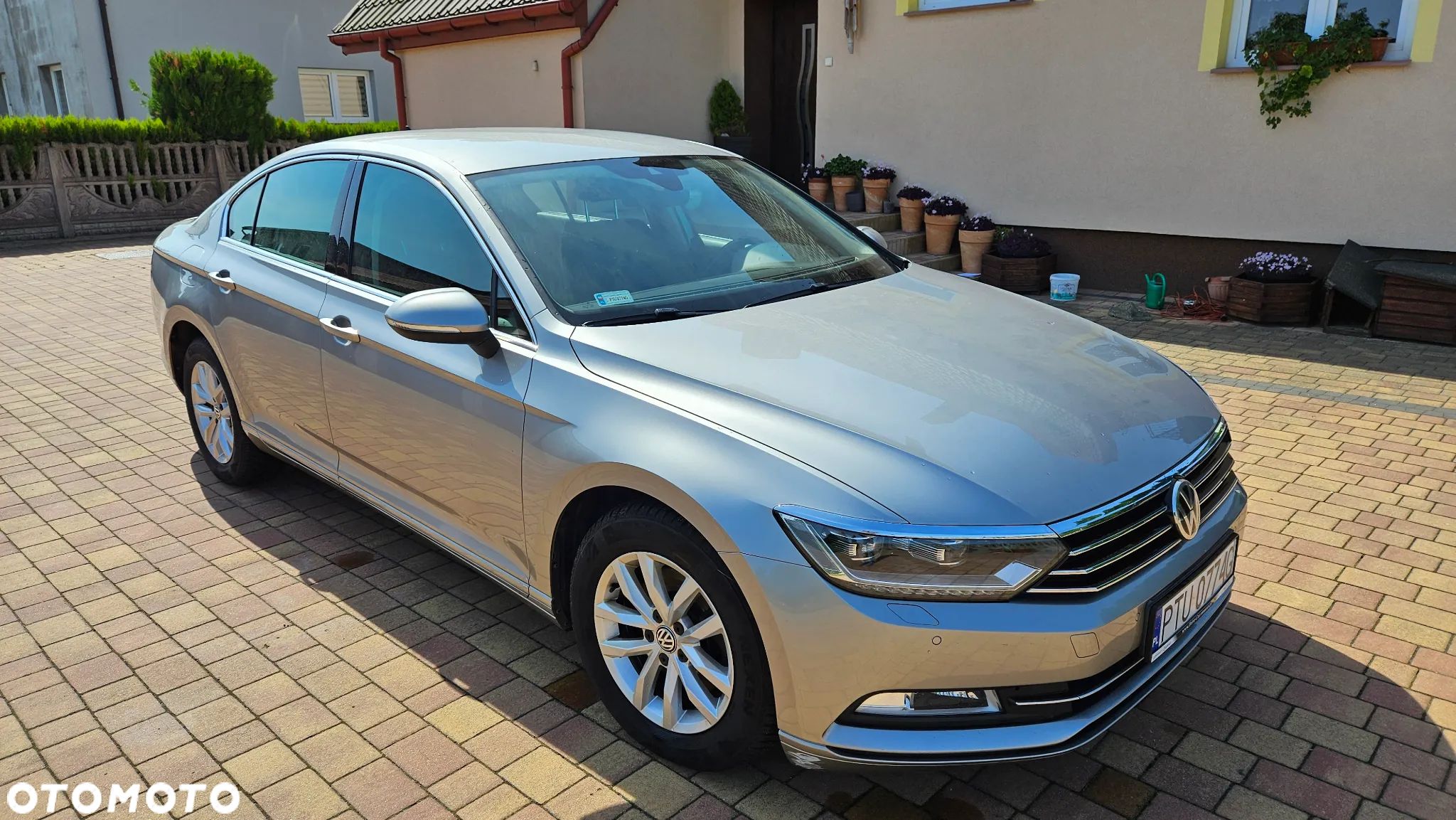Volkswagen Passat - 1