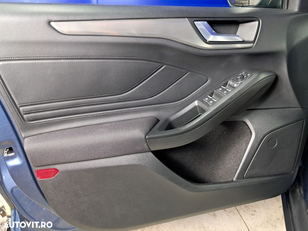 FORD Focus 2023 — imagine 10