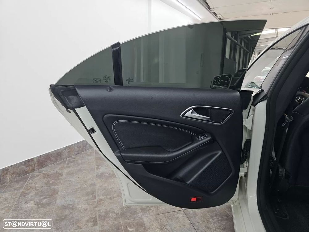 Mercedes-Benz CLA 180 d Urban - 23