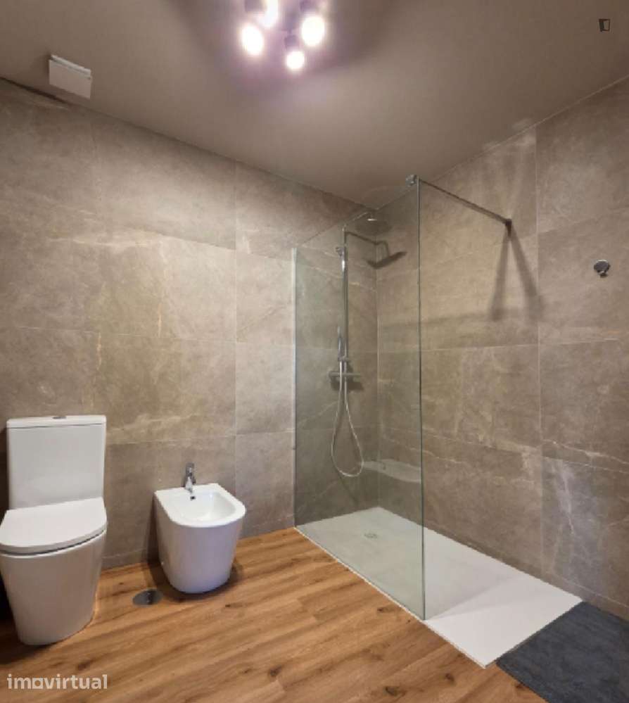 Quarto - localizado em Leça do Balio Porto - Grande imagem: 5/10