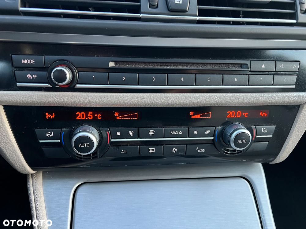 BMW Seria 5 530d xDrive Sport-Aut - 17