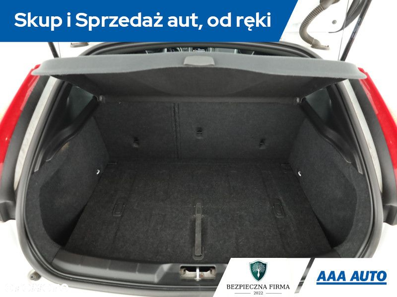Volvo V40 - 25