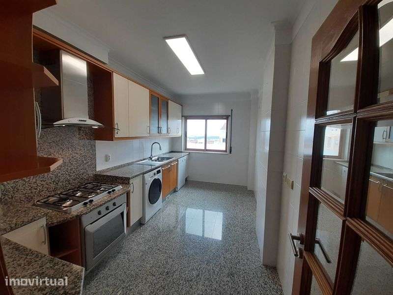 Apartamento T3 Duplex com Box (2 viaturas) localizado em Odivelas. - Grande imagem: 3/12