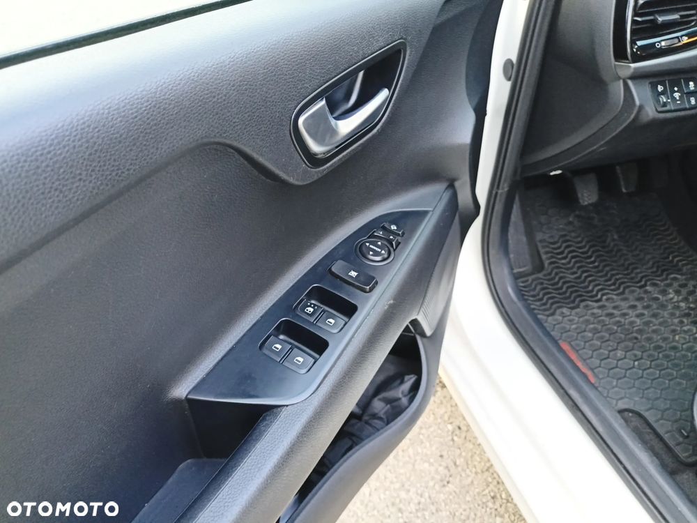 Kia Rio - 16