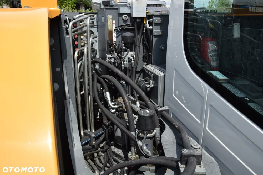 Liebherr A910 COMPACT / KOPARKA KOŁOWA / KABINA / KLIMATYTZACJA / SPYCH / PODPORY / DODATKOWY OSPRZĘT / SPROWADZONA - 19