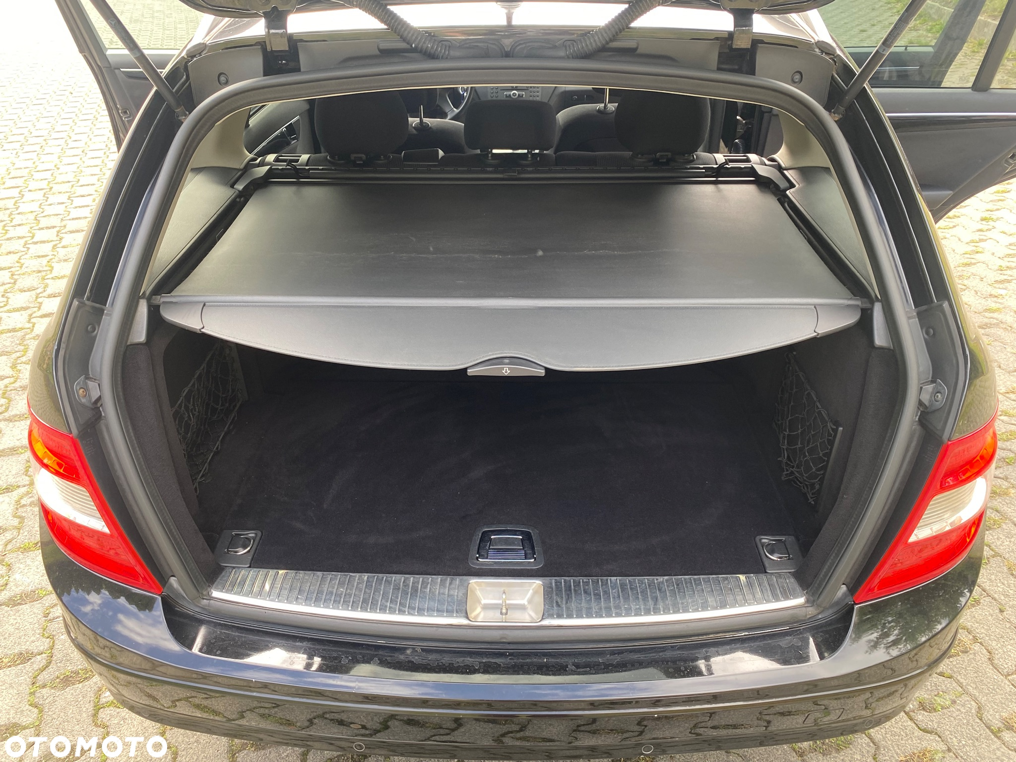 Mercedes-Benz Klasa C 180 T Kompressor BlueEFFICIENCY Elegance - 15