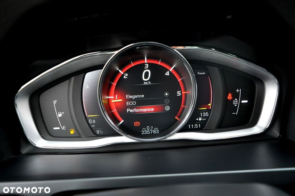 Volvo V60 D3 R-Design - 28