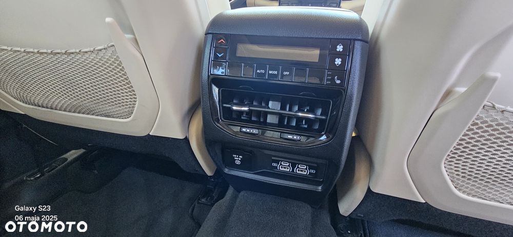 Jeep Grand Cherokee - 24