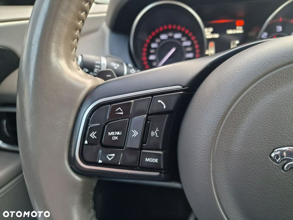 Jaguar XE 20d Prestige - 34