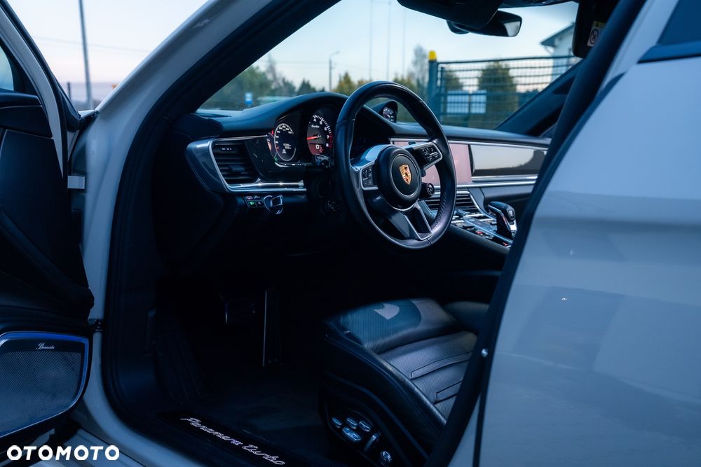 Porsche Panamera Turbo - 22