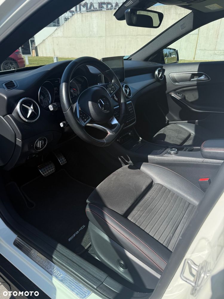 Mercedes-Benz GLA 250 4-Matic AMG Line - 25