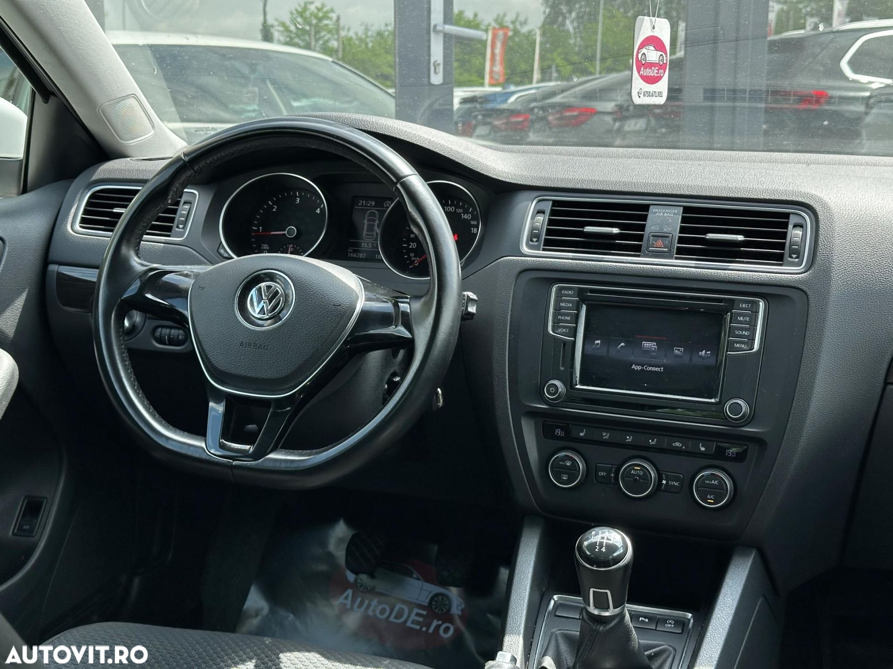 Volkswagen Jetta - 9