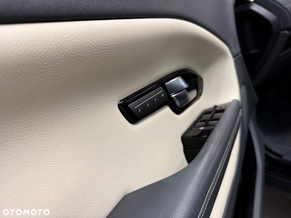 Land Rover Range Rover Evoque - 23