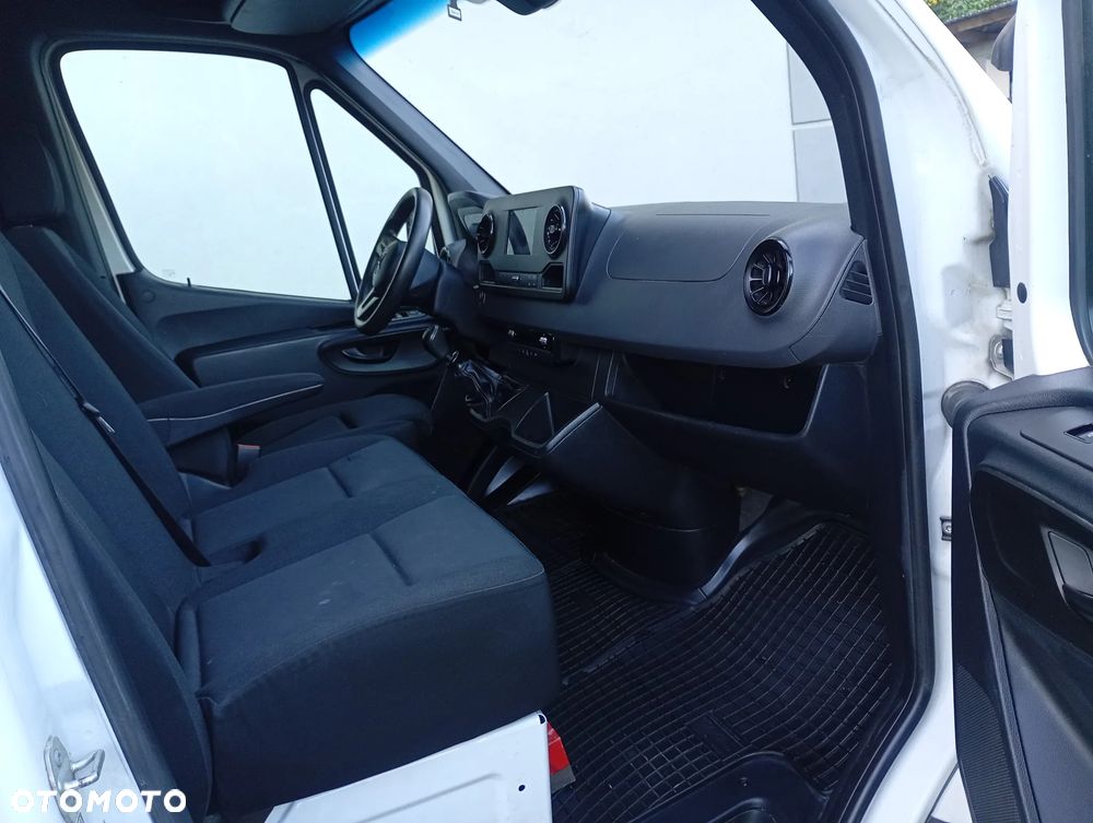 Mercedes-Benz Sprinter - 14