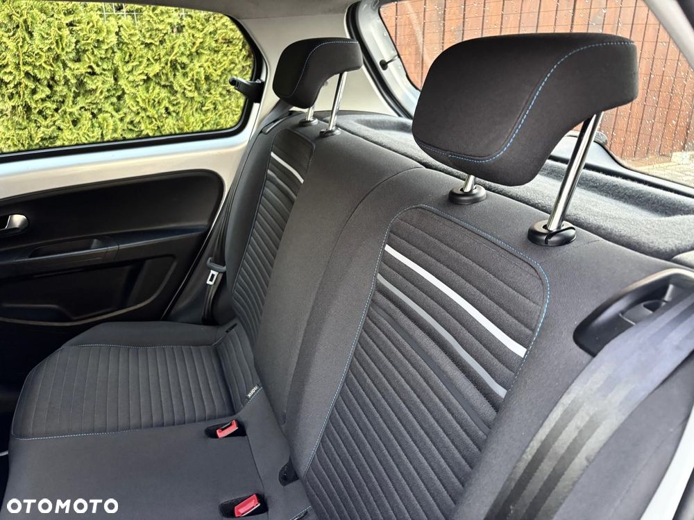 Volkswagen up! 1.0 cross - 11