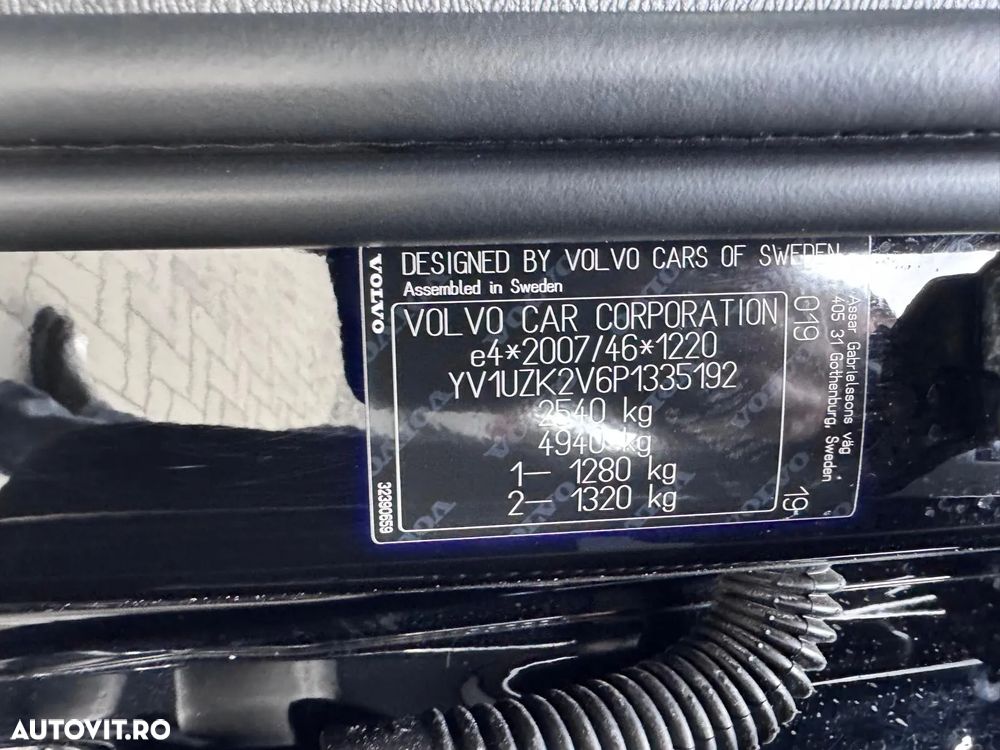 Volvo XC 60 B5 MHEV AT8 AWD Momentum Pro - 5