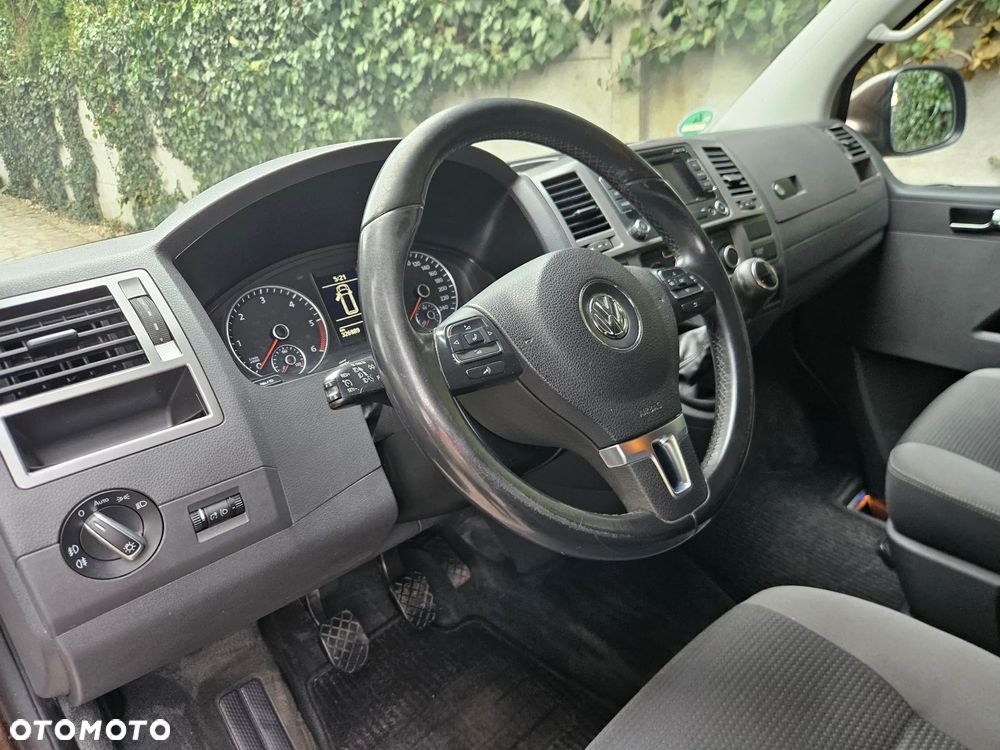 Volkswagen Multivan - 11