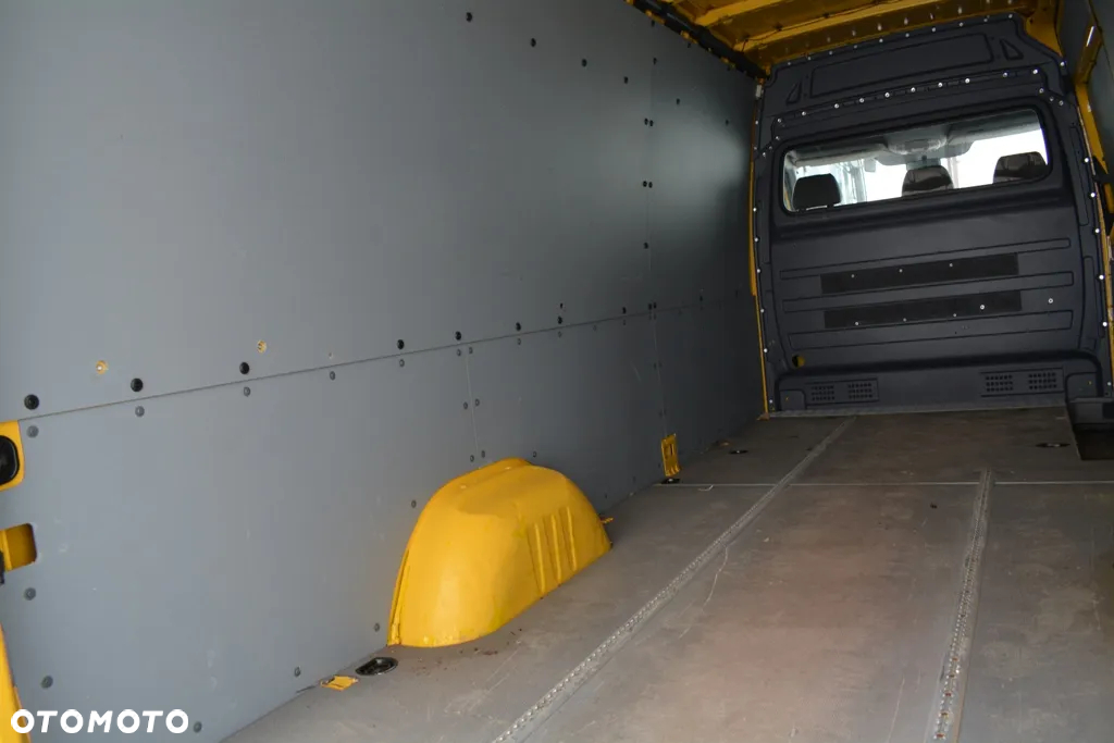 Volkswagen CRAFTER 35 2.0 TDI MAXI - 26