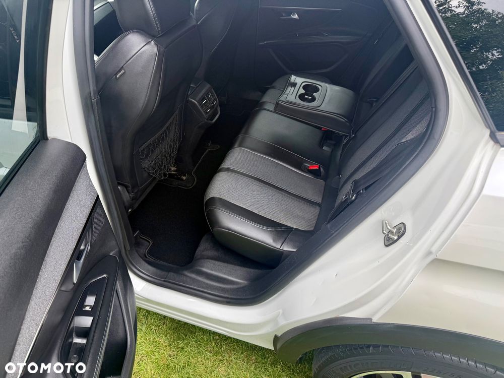 Peugeot 3008 PureTech 130 Stop & Start GPF Allure - 17