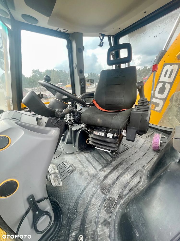 JCB 3CX PLUS - 8