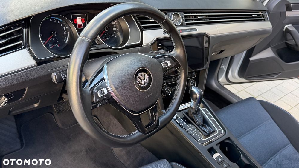 Volkswagen Passat - 18
