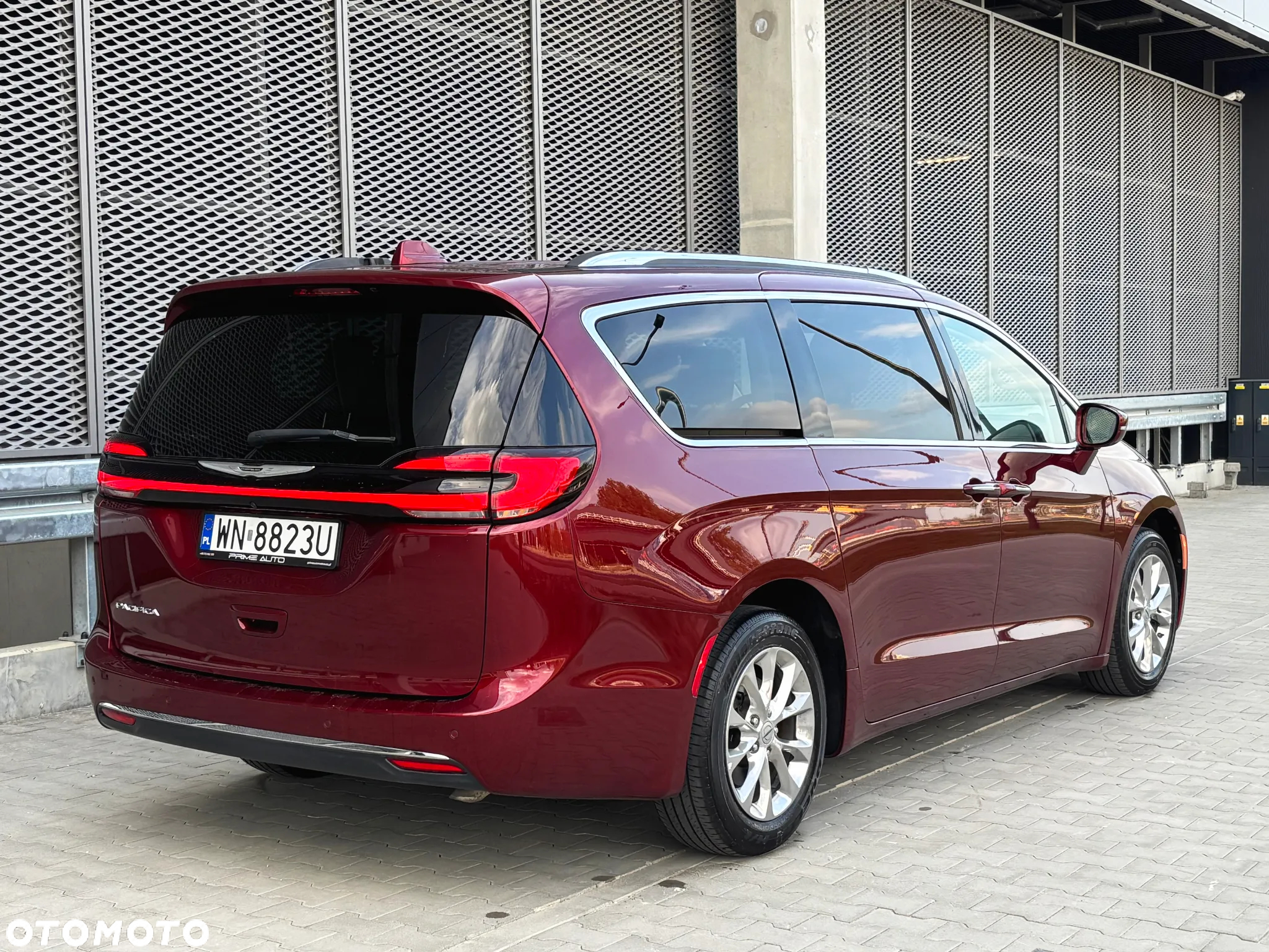 Chrysler Pacifica - 8
