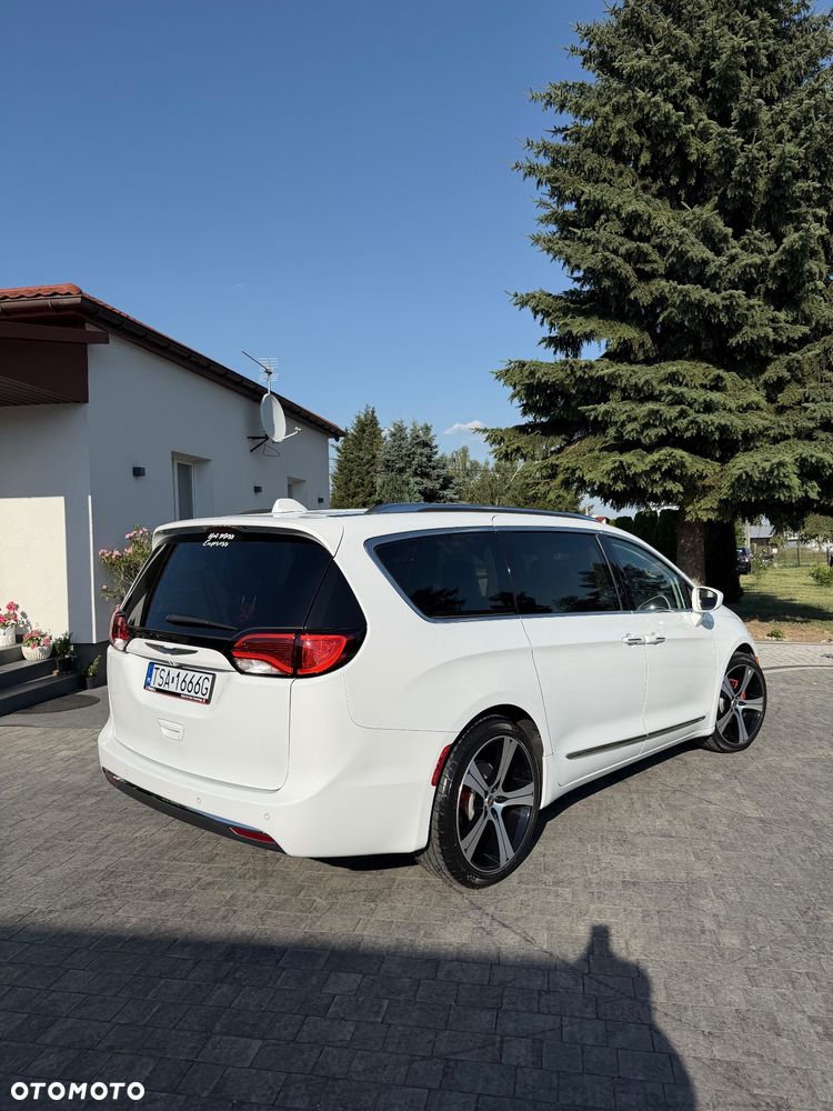Chrysler Pacifica - 4