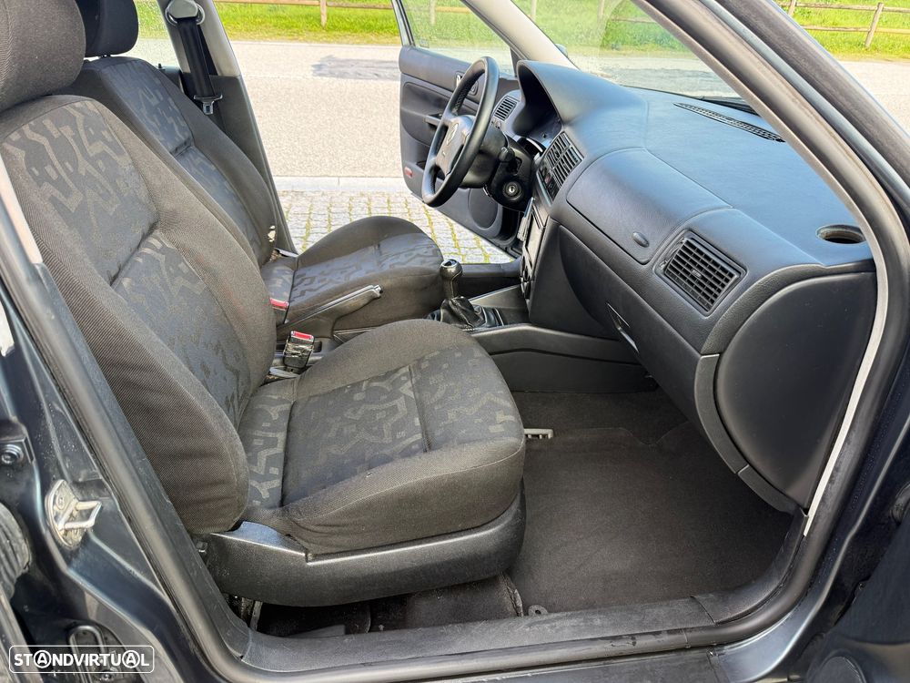 VW Golf 1.9 TDi 25 Anos - 19