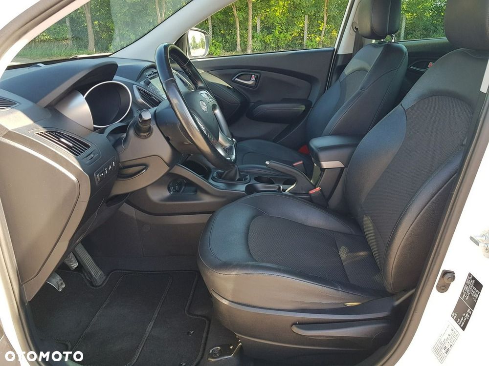 Hyundai ix35 2.0 CRDi 4WD Fifa World Cup Gold Edition - 9