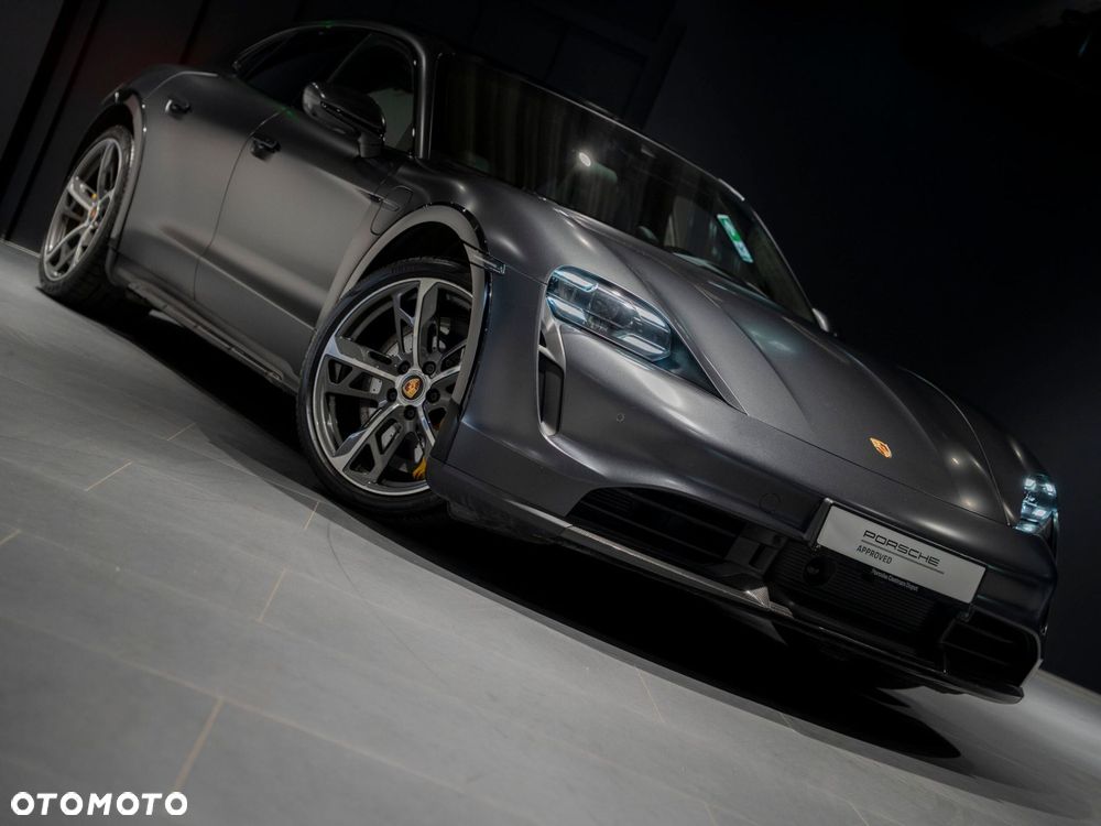 Porsche Taycan Turbo S - 12