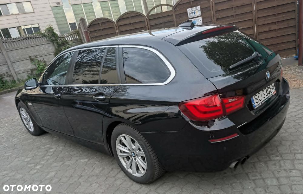 BMW Seria 5 525d xDrive - 11