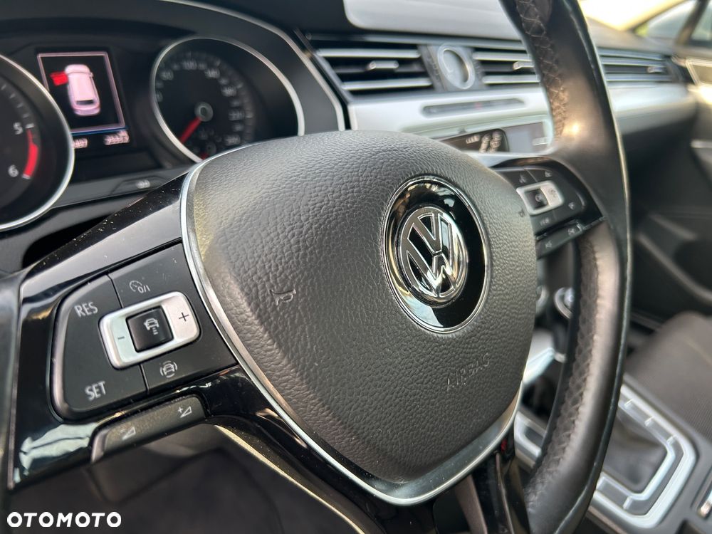 Volkswagen Passat 2.0 TDI SCR Comfortline - 14