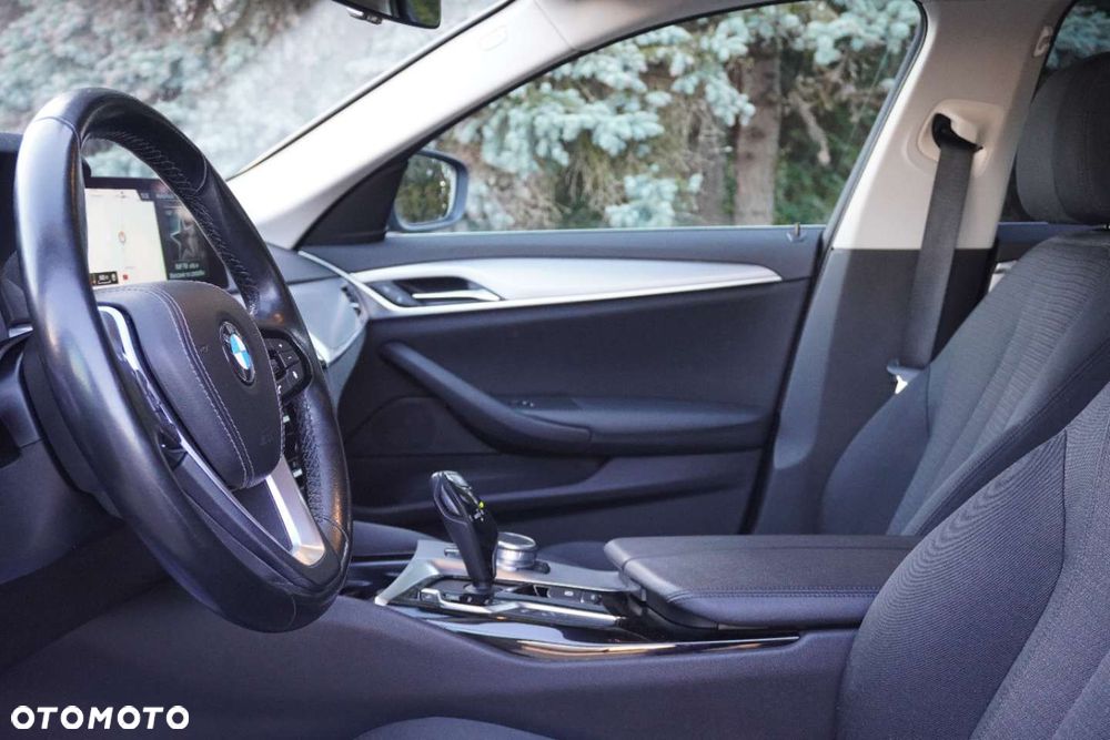 BMW Seria 5 520d xDrive - 14
