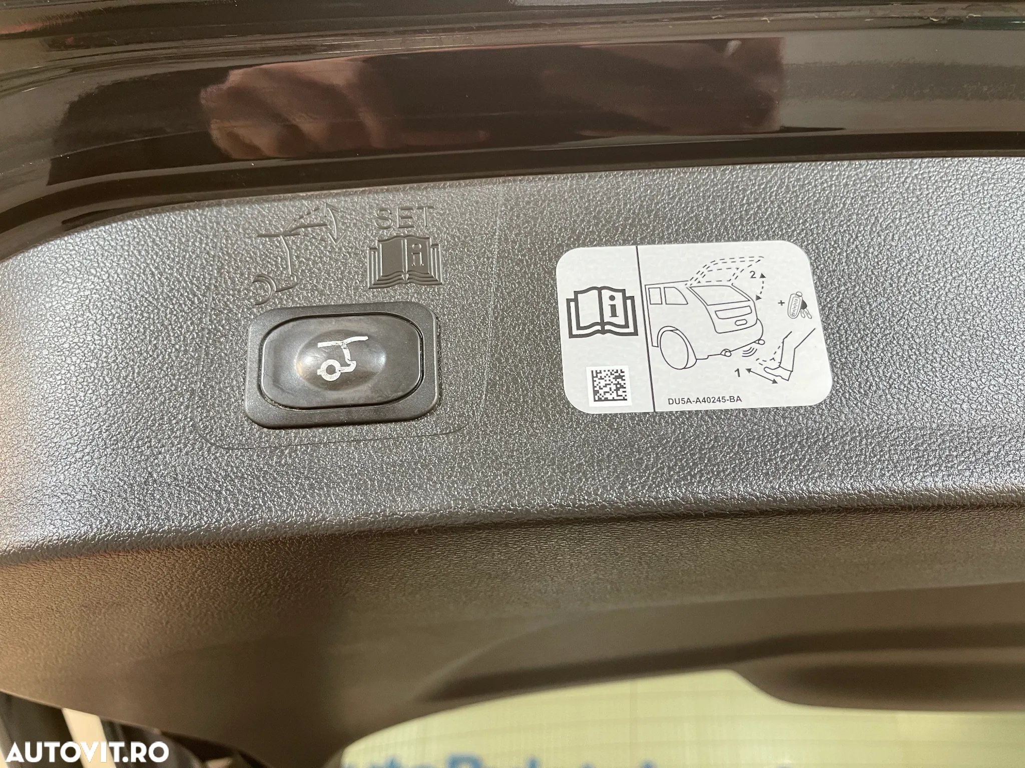 Ford Kuga 2.0 TDCi 4WD Powershift Vignale - 28