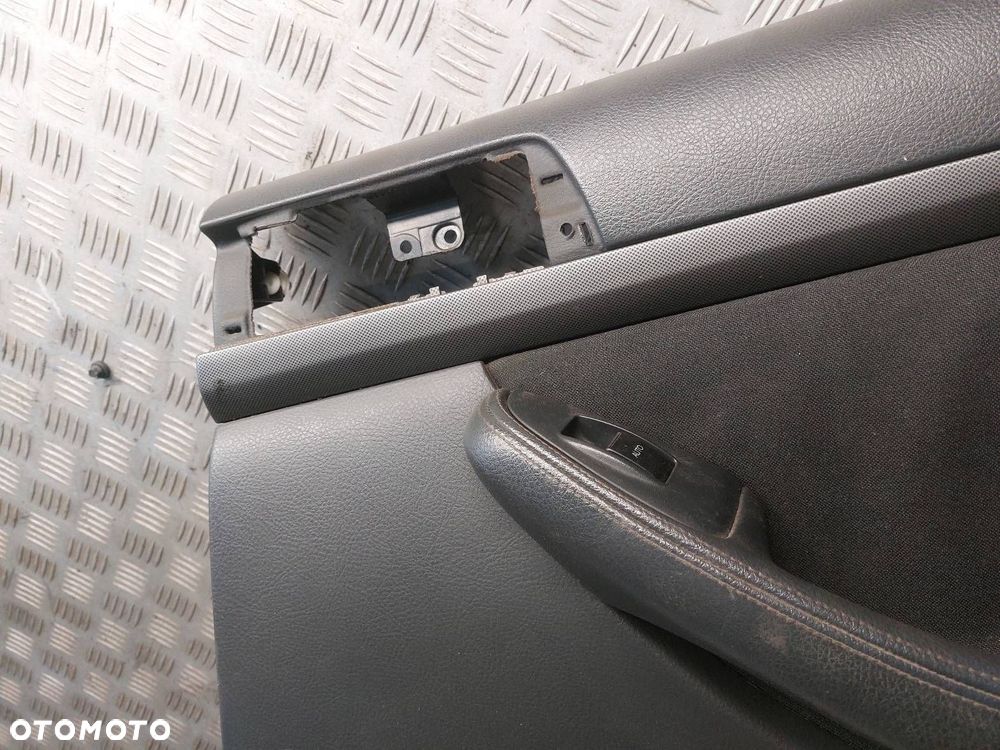 BOCZKI DRZWI KOMPLET TOYOTA AVENSIS T25 HATCHBACK - 16