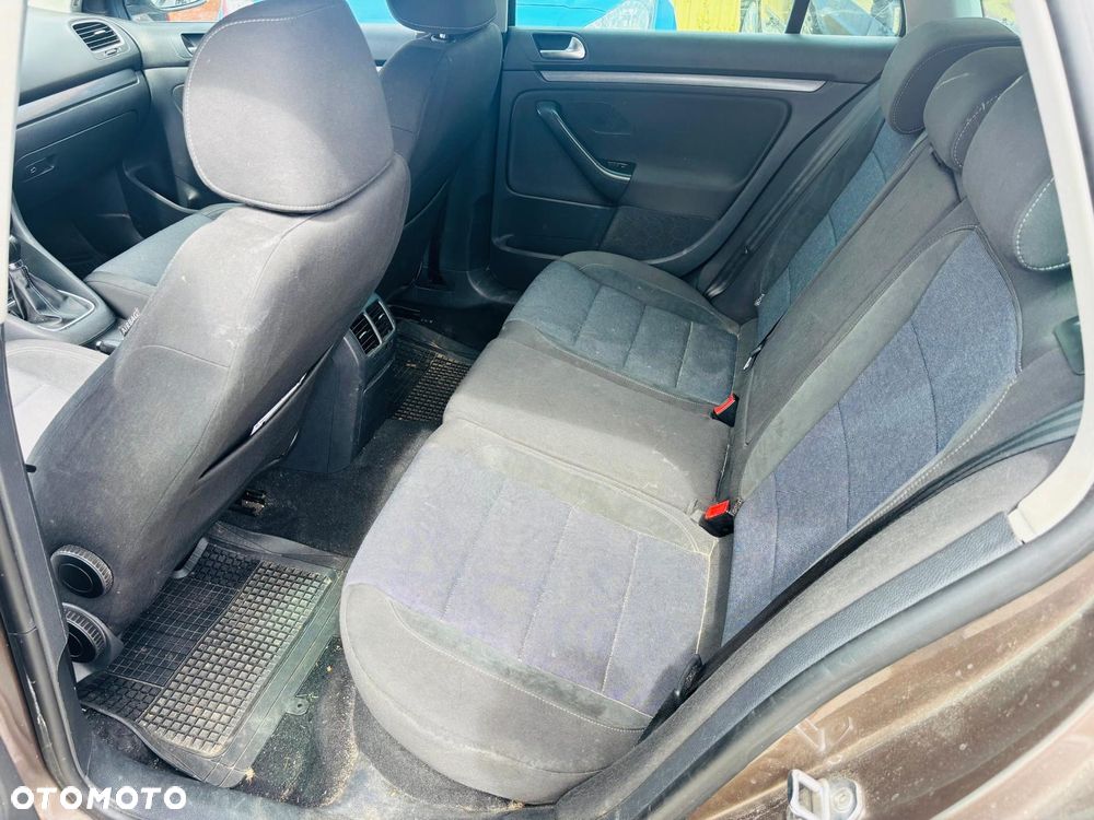 Volkswagen Golf 1.6 TDI DPF MATCH - 19