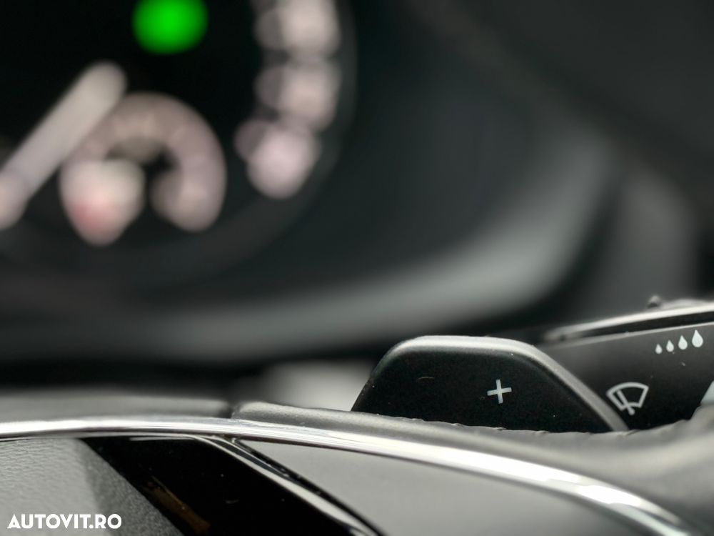 Skoda Octavia Combi 2.0 TDI DSG Premium Edition - 22