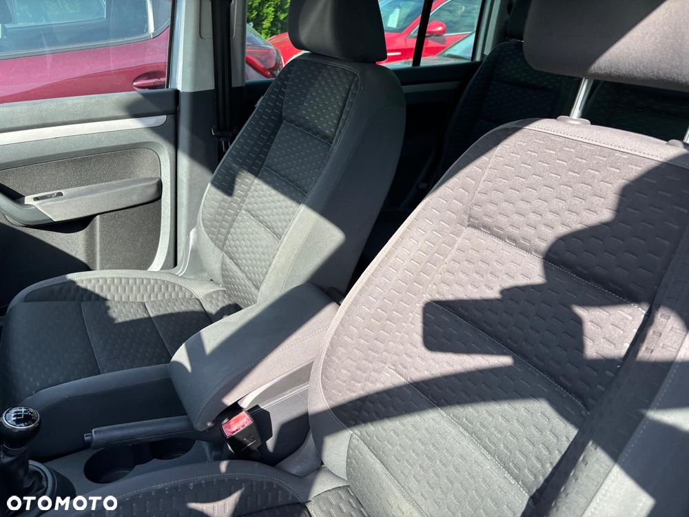 Volkswagen Touran - 11