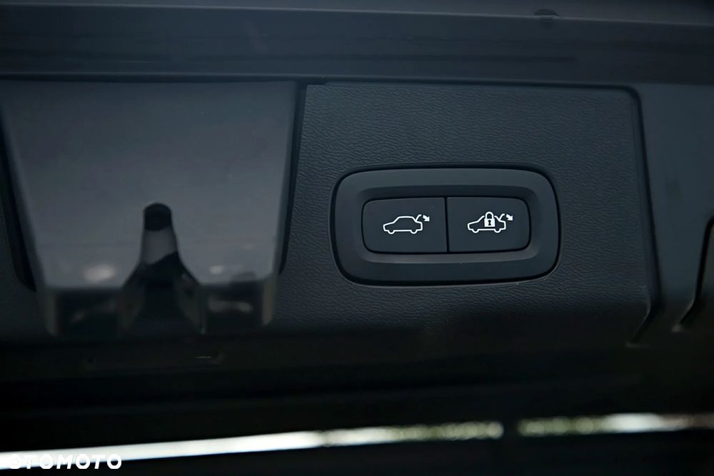 Volvo XC 60 B4 D AWD Momentum Pro - 22