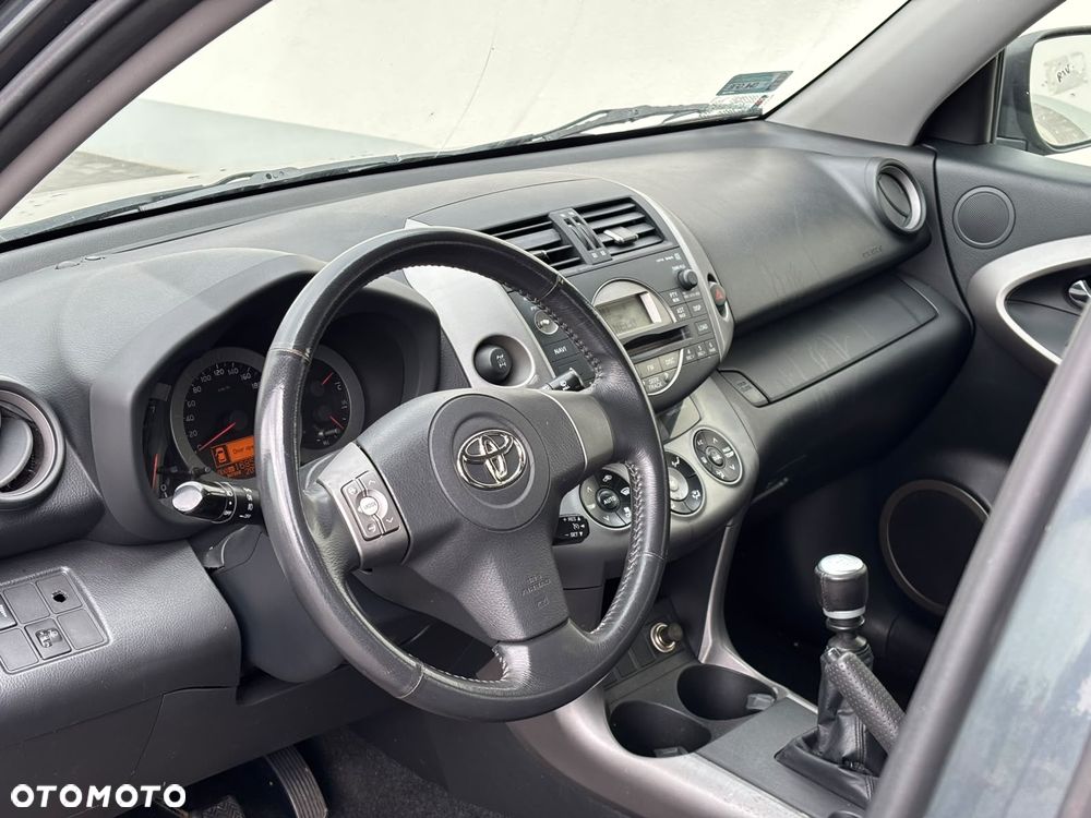 Toyota RAV4 2.2 D-4D 4x4 - 23