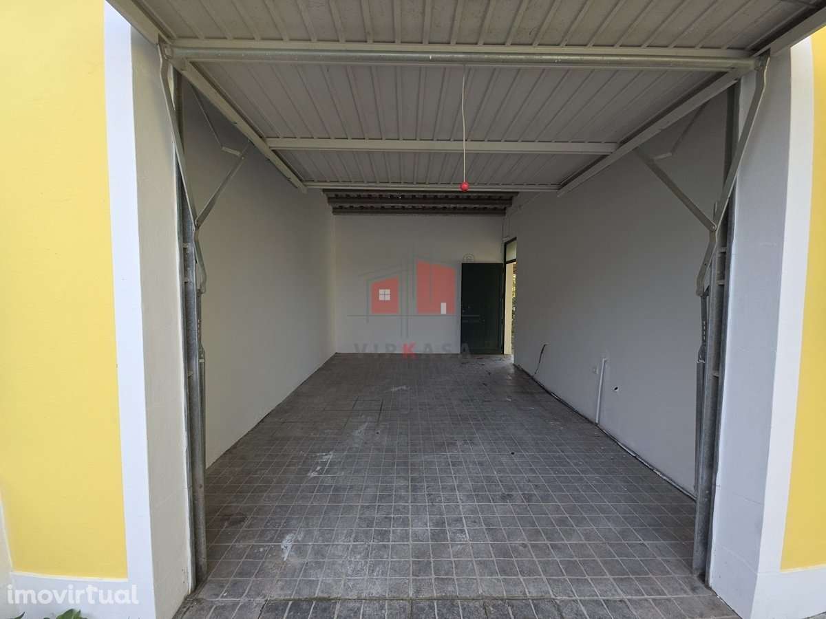 Moradia térrea com piscina em lode de 3220 m2 - Grande imagem: 5/33
