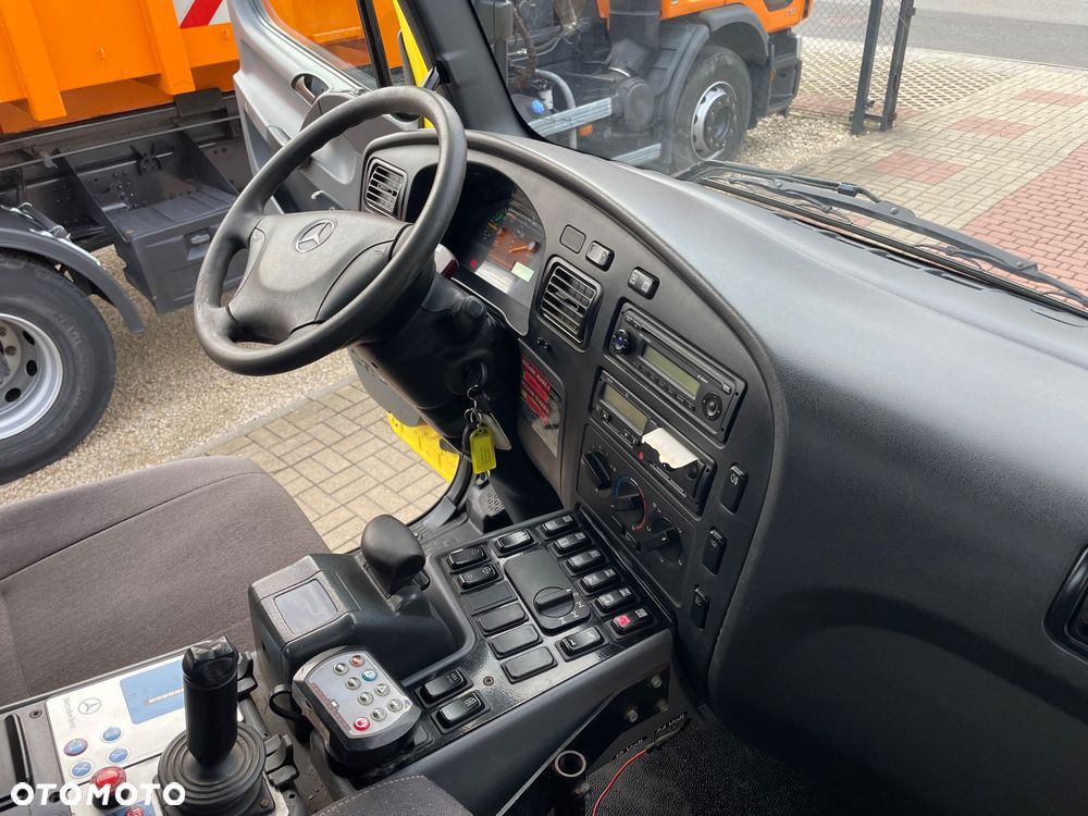 Mercedes-Benz Unimog u 20  pojazd specjalny traktor rolniczy wywrotka pojazd komunalny zimowego utrzymania dróg - 39