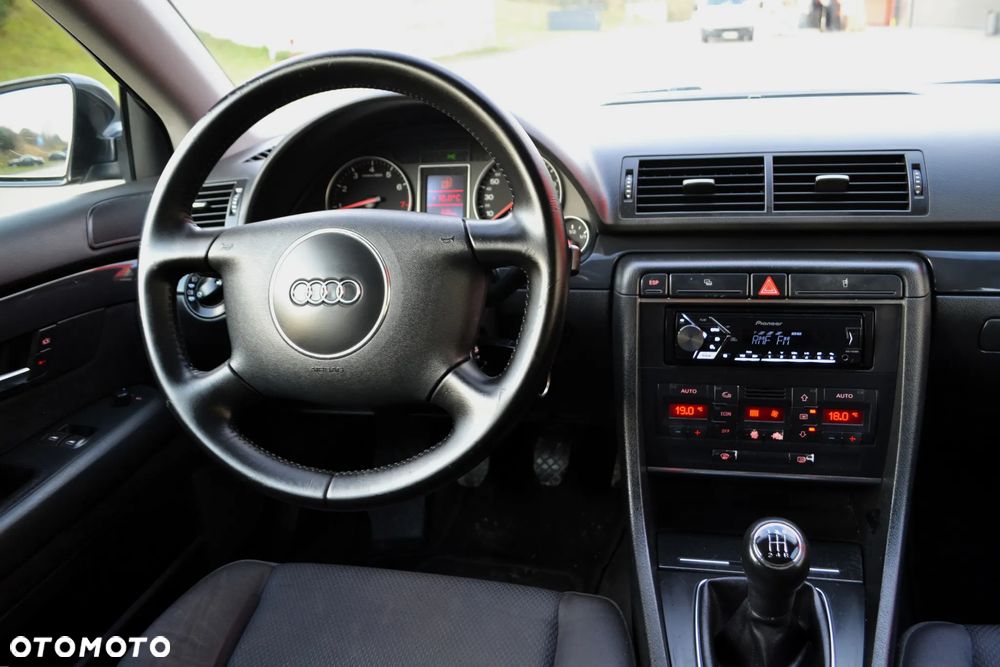 Audi A4 Limousine - 10