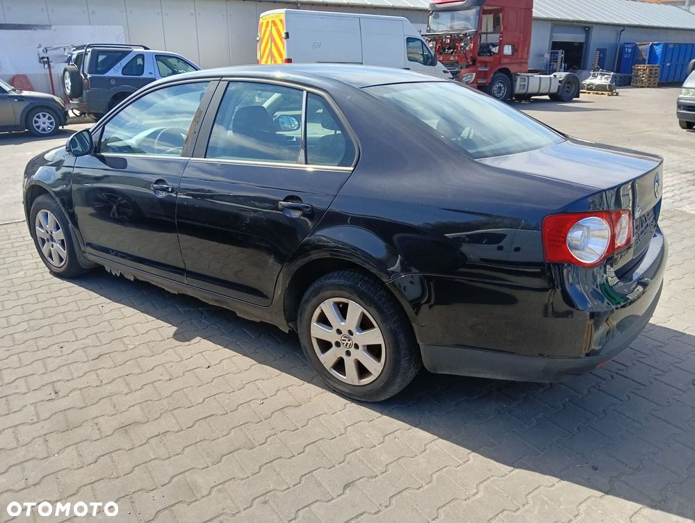 Silnik (Zderzak, Lampa, Drzwi, Błotnik, Kierownica) Volkswagen Jetta 1.6 Benzyna 102 Km 2007 R - 4