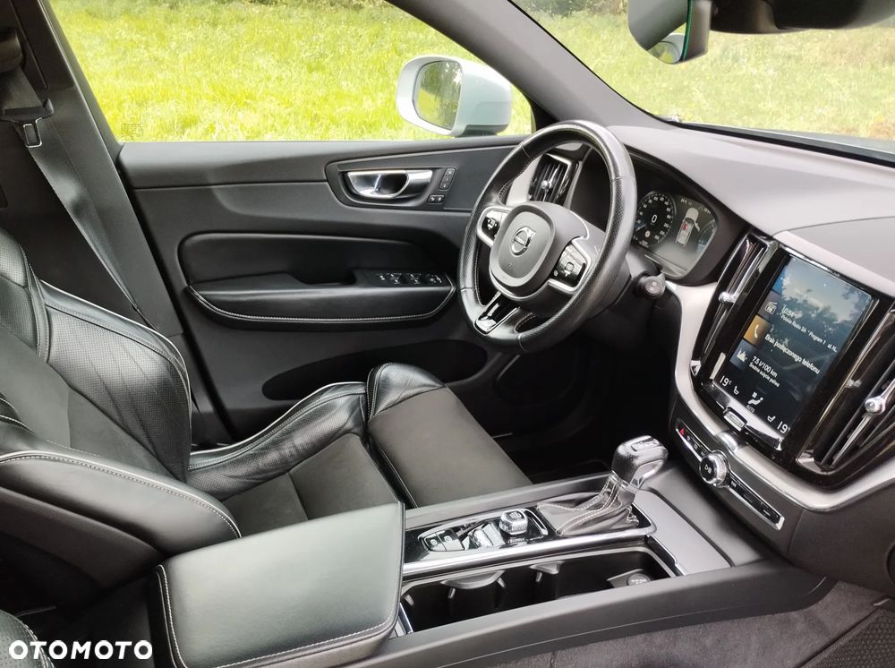 Volvo XC 60 D5 SCR AWD R-Design - 16