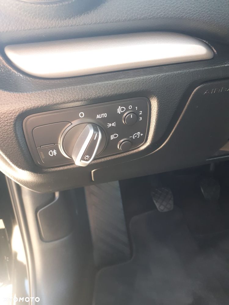 Audi A3 Sportback 1.6 TDI DPF Ambiente - 23