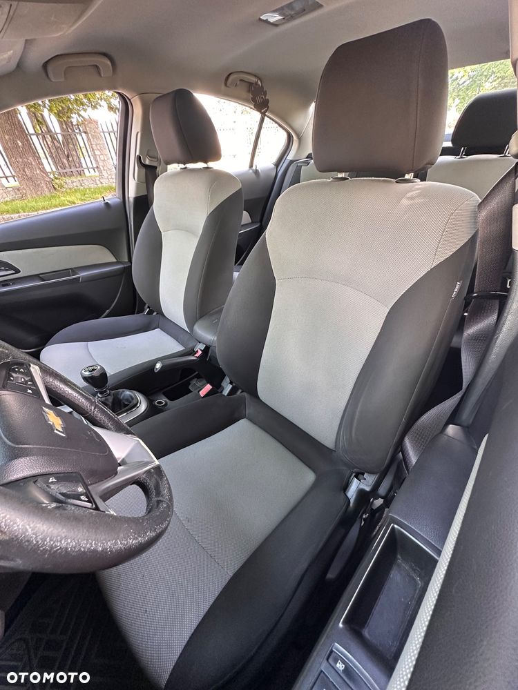 Chevrolet Cruze 1.8 LS+ - 14