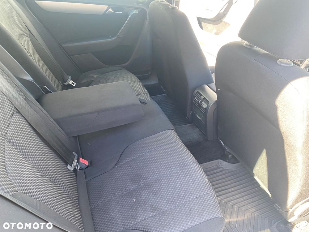 Volkswagen Passat 2.0 TDI Highline - 13