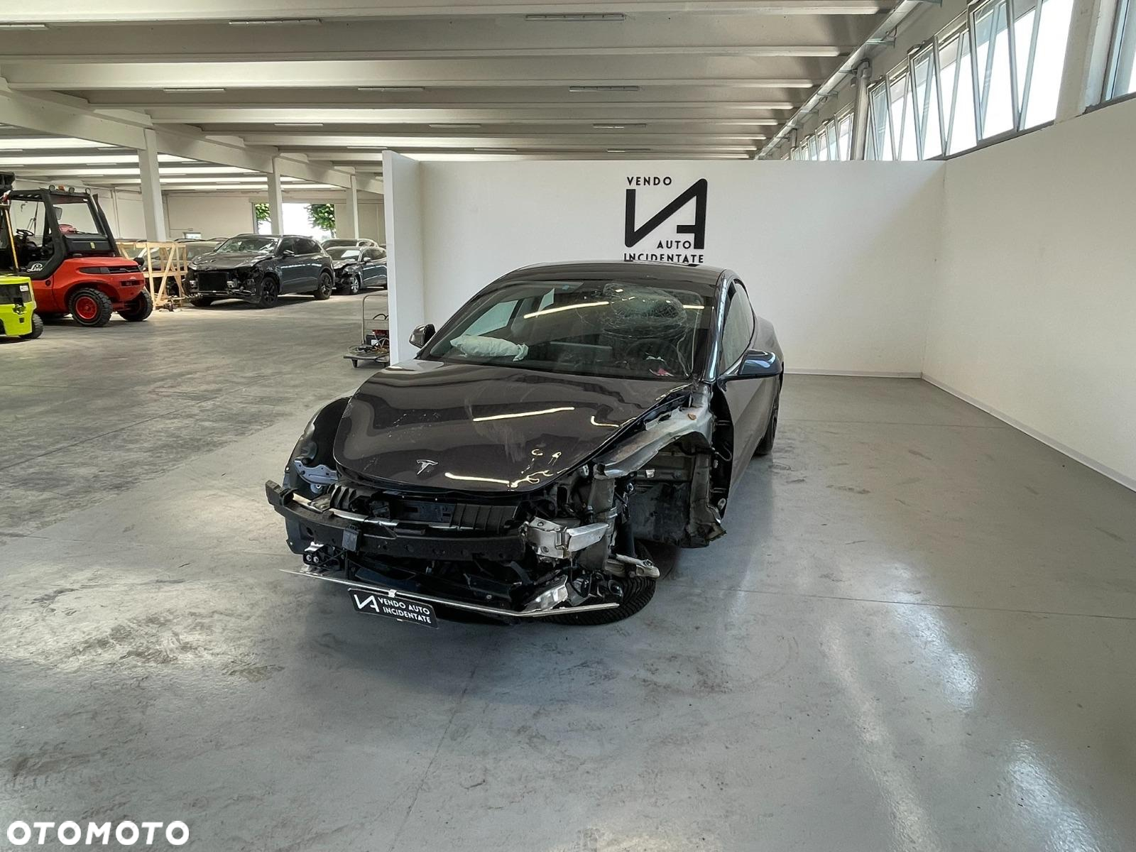 Tesla Model 3 Standard Reichweite Plus Hinterradantrieb - 8