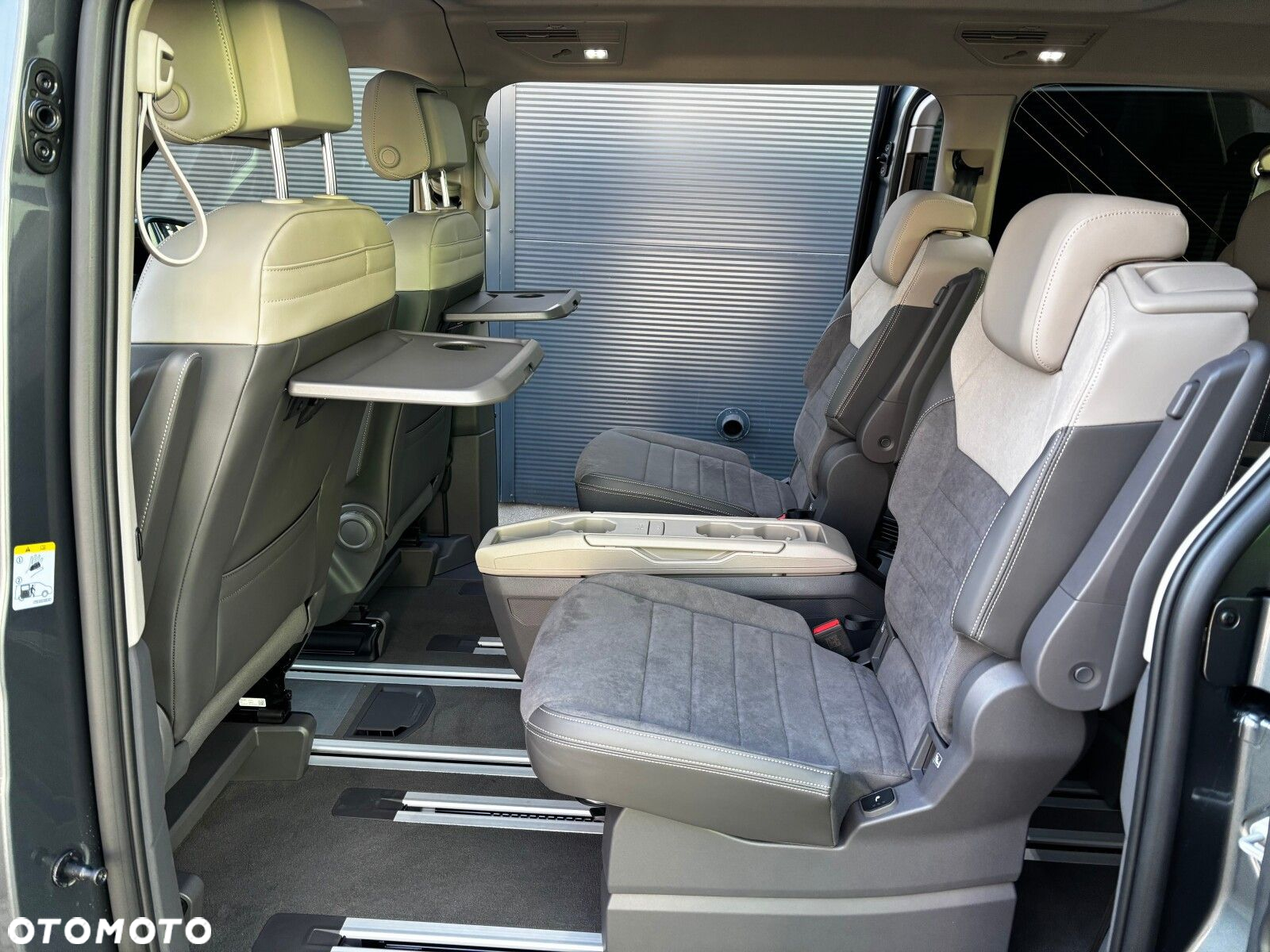 Volkswagen Multivan - 23